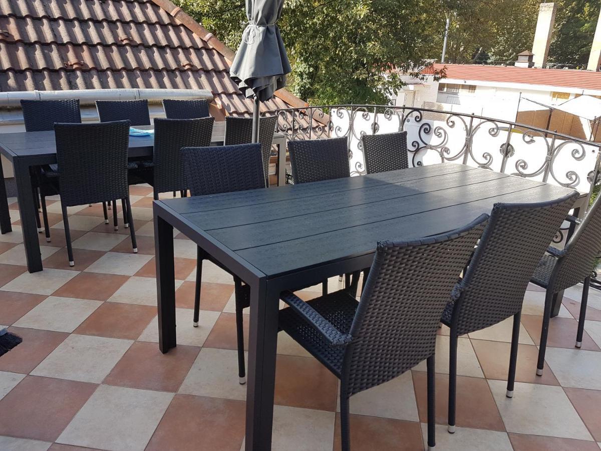The Corner House Panzio Hotel Tata Exterior photo